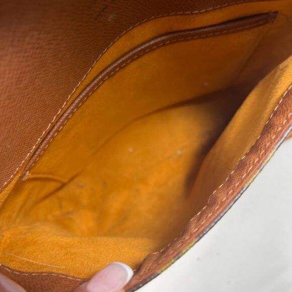 Louis Vuitton - Picture 5 of 13